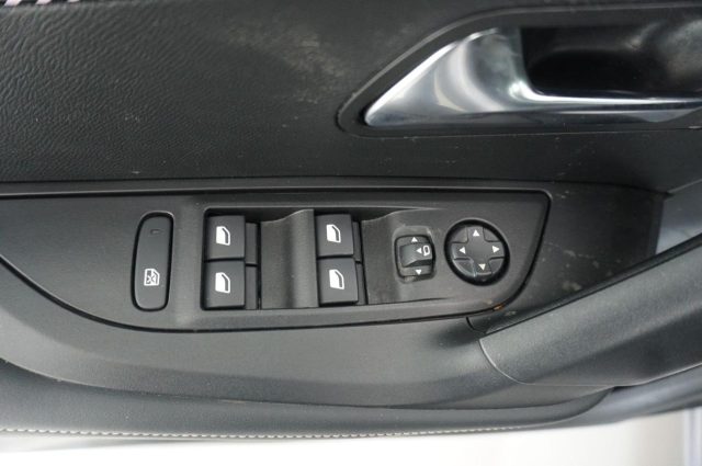 PEUGEOT 2008 usata, con USB