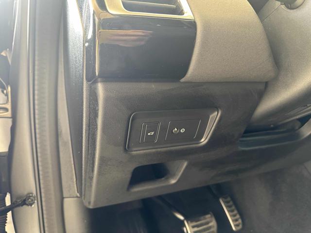 LAND ROVER Discovery usata, con Sensori di parcheggio posteriori