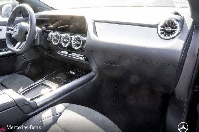 MERCEDES-BENZ GLA 180 usata, con Alzacristalli elettrici