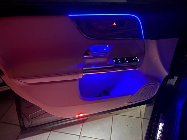 MERCEDES-BENZ GLA 200 usata, con Park Distance Control