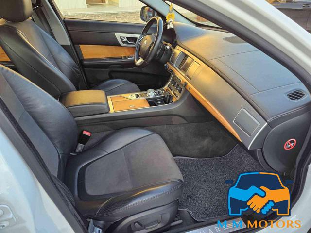JAGUAR XF usata, con Autoradio