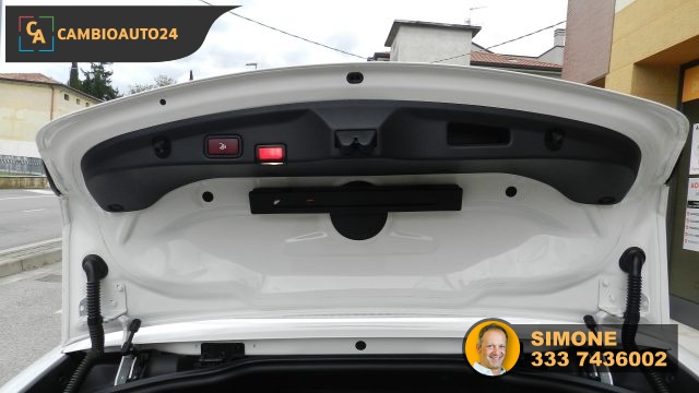 MERCEDES-BENZ E 220 usata, con Sistema di avviso di distanza