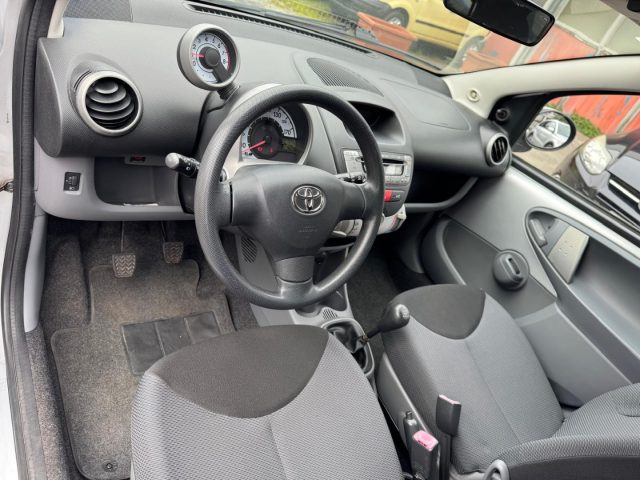 TOYOTA Aygo usata, con Controllo automatico clima
