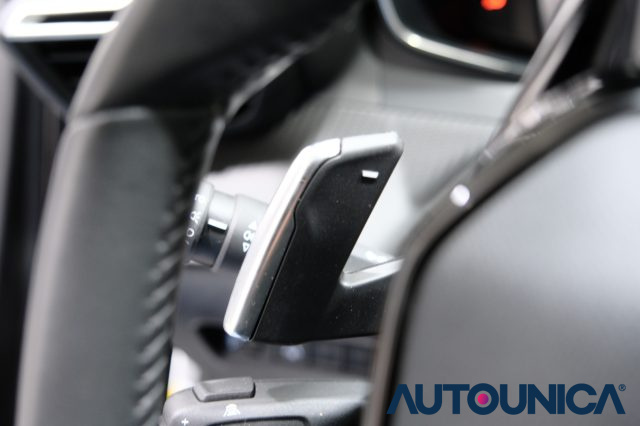 PEUGEOT 2008 usata, con Fari LED