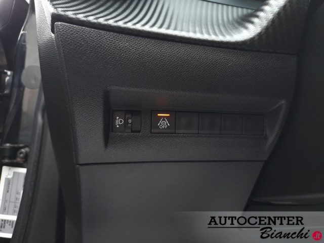 PEUGEOT 2008 usata, con Airbag testa
