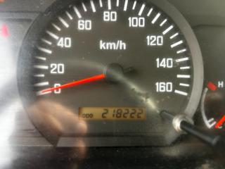 ISUZU NKR usata, con Airbag