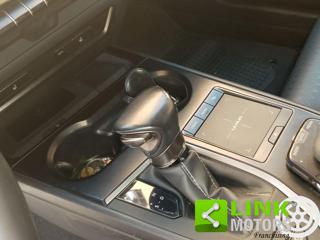 LEXUS UX 250h usata, con Autoradio digitale