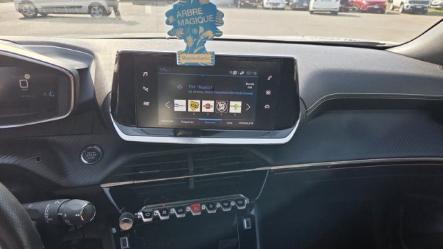 PEUGEOT 2008 usata, con Sistema di navigazione