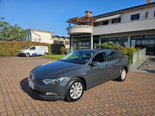 VOLKSWAGEN Passat Variant usata, con Airbag