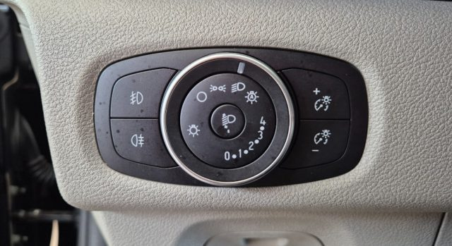 FORD Tourneo Custom usata, con Airbag testa