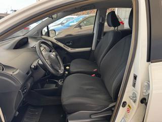 TOYOTA Yaris usata 13