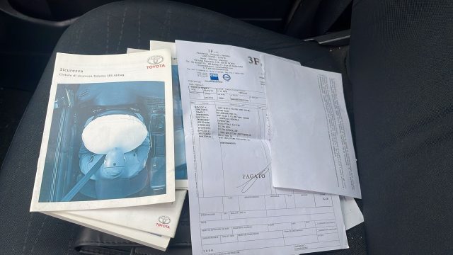 TOYOTA Yaris usata, con Specchietti laterali elettrici