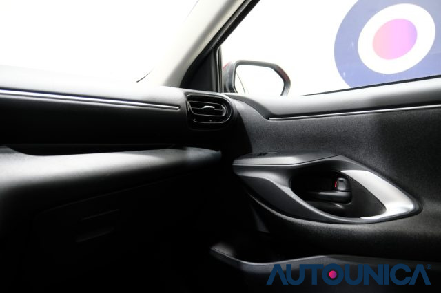 TOYOTA Yaris usata, con Isofix