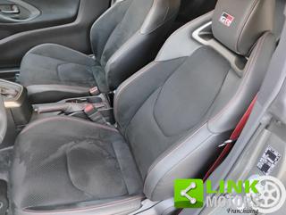 TOYOTA Yaris usata, con Servosterzo