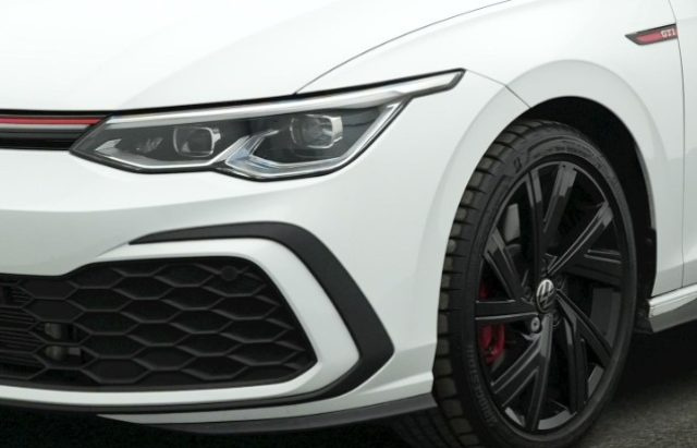 VOLKSWAGEN Golf usata, con USB