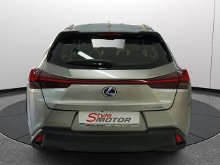 LEXUS UX 250h usata, con Autoradio digitale