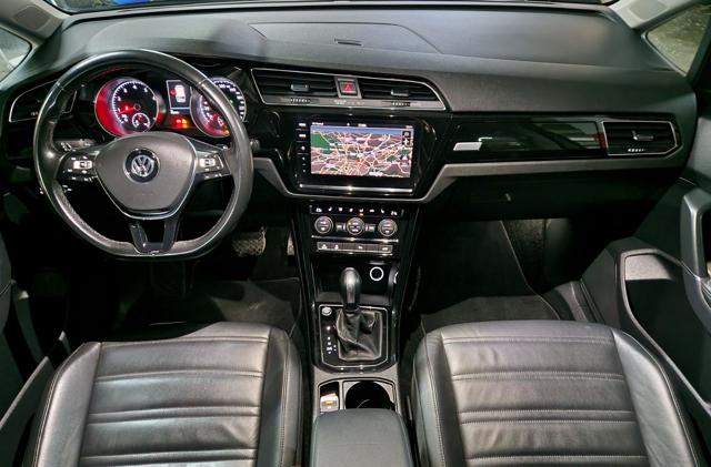 VOLKSWAGEN Touran usata, con Sensori di parcheggio anteriori
