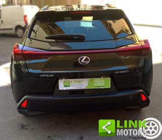 LEXUS UX 250h usata, con Cerchi in lega