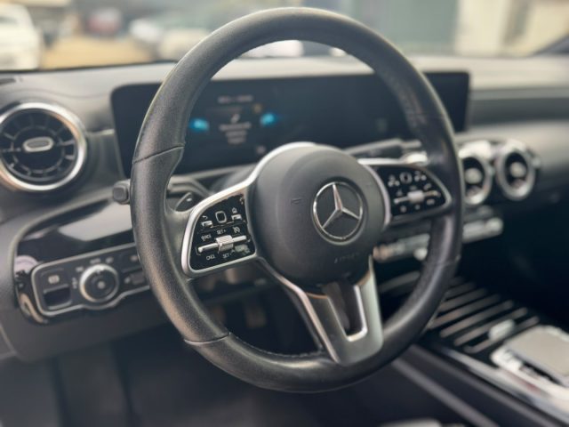 MERCEDES-BENZ CLA 200 usata, con Chiusura centralizzata