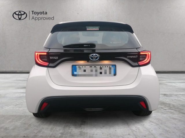 TOYOTA Yaris usata, con Fari LED