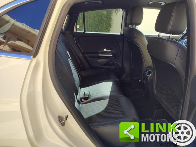 MERCEDES-BENZ GLA 200 usata, con Telecamera per parcheggio assistito