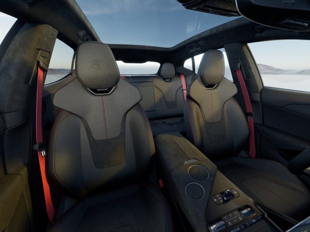 LOTUS Eletre usata, con Sistema di navigazione