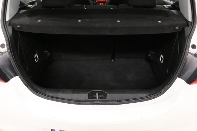 OPEL Corsa usata, con Pneumatici estivi