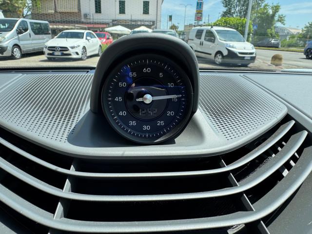 PORSCHE Taycan usata, con Park Distance Control