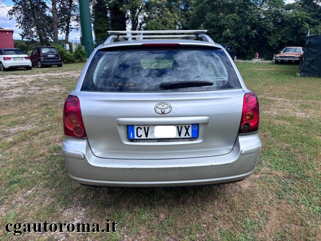 TOYOTA Avensis usata, con Autoradio