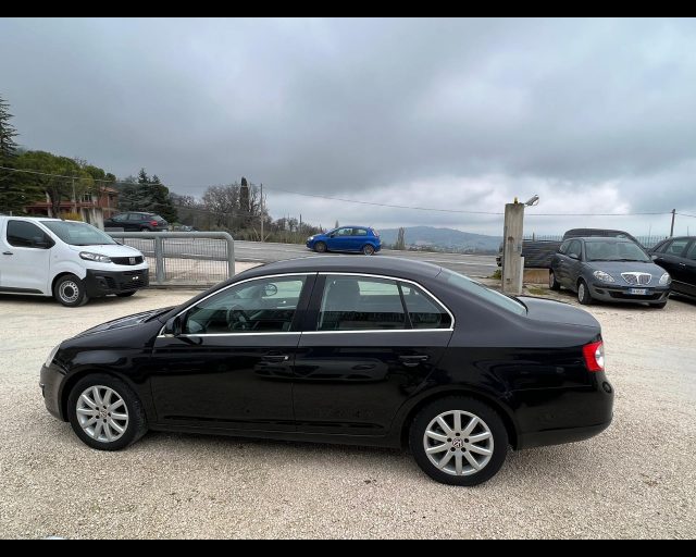 VOLKSWAGEN Jetta usata, con Airbag laterali