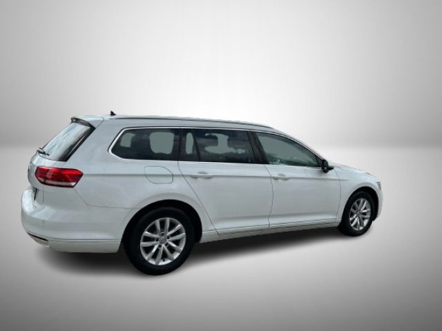 VOLKSWAGEN Passat usata, con Touch screen