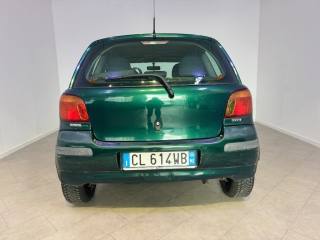 TOYOTA Yaris usata 10
