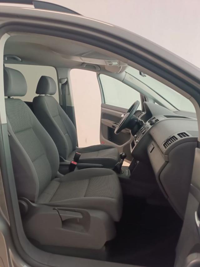 VOLKSWAGEN Touran usata, con Sedile posteriore sdoppiato
