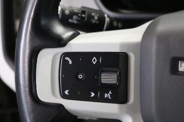 LAND ROVER Defender usata 26
