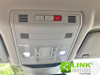 VOLKSWAGEN T-Roc usata, con USB