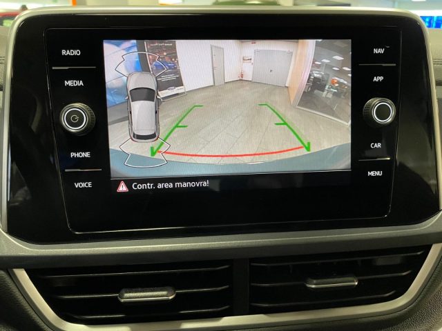 VOLKSWAGEN T-Roc usata, con Leve al volante