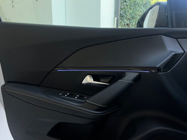 PEUGEOT 2008 usata, con Sensori di parcheggio anteriori