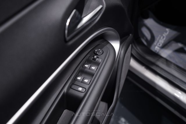 JEEP Avenger usata, con Controllo automatico clima