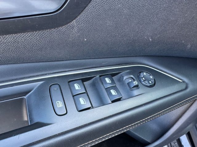 PEUGEOT 3008 usata, con Sistema di navigazione