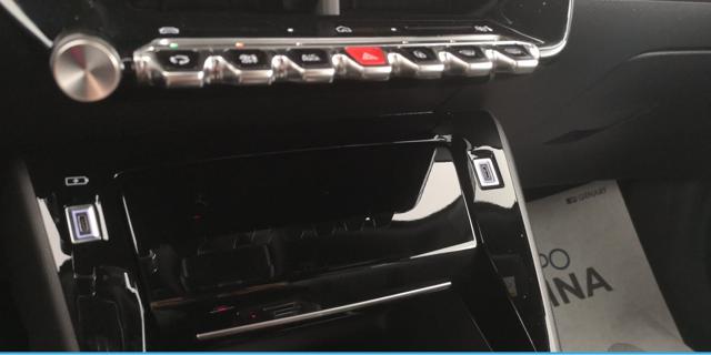PEUGEOT 2008 usata, con Controllo automatico clima
