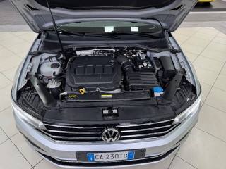 VOLKSWAGEN Passat Variant usata, con Specchietti laterali elettrici