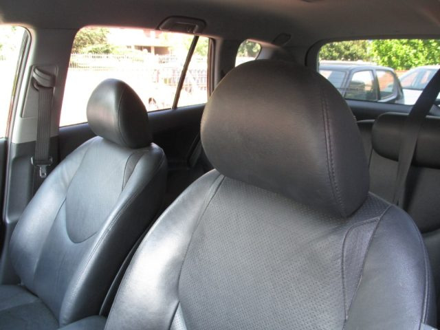 TOYOTA RAV 4 usata, con Divisori per bagagliaio