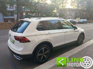 VOLKSWAGEN Tiguan usata, con Autoradio