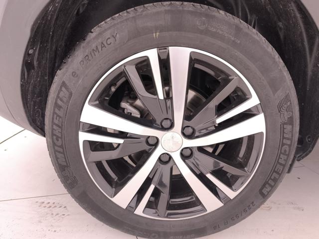 PEUGEOT 3008 usata, con Sensori di parcheggio anteriori