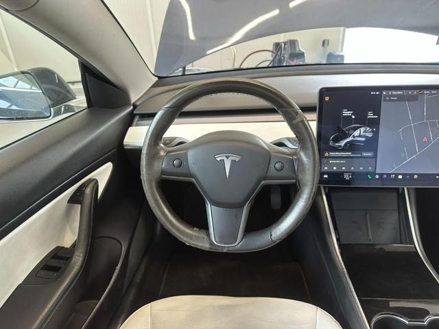 TESLA Model 3 usata, con Fendinebbia