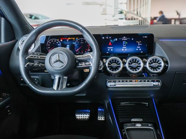 MERCEDES-BENZ GLA 220 usata, con Cerchi in lega