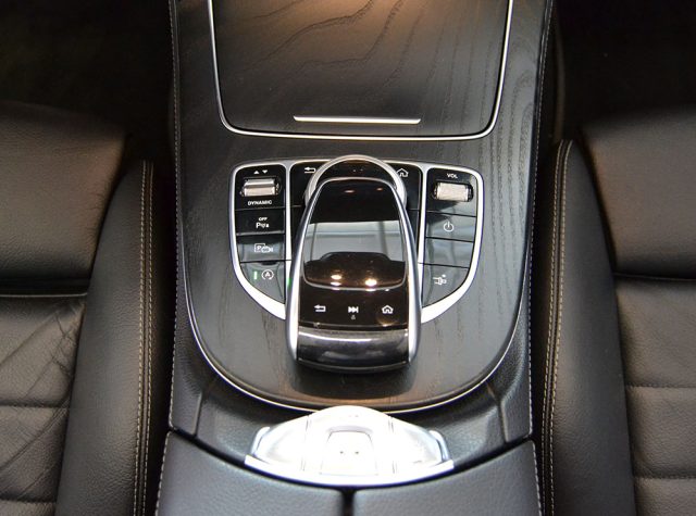 MERCEDES-BENZ E 220 usata, con Cerchi in lega
