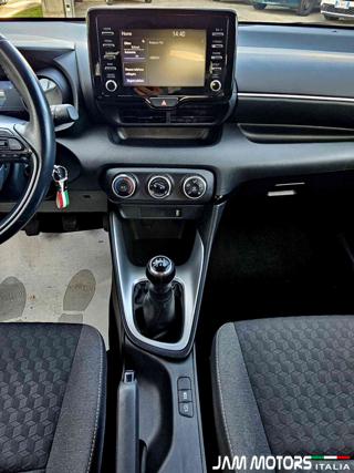 TOYOTA Yaris usata, con Fari LED