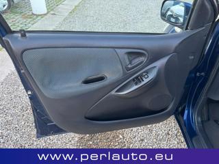 TOYOTA Yaris usata, con Autoradio