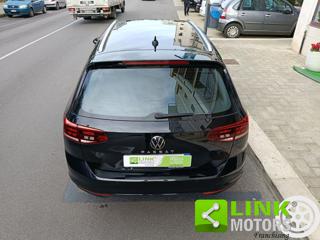 VOLKSWAGEN Passat Variant usata, con Fari full-led